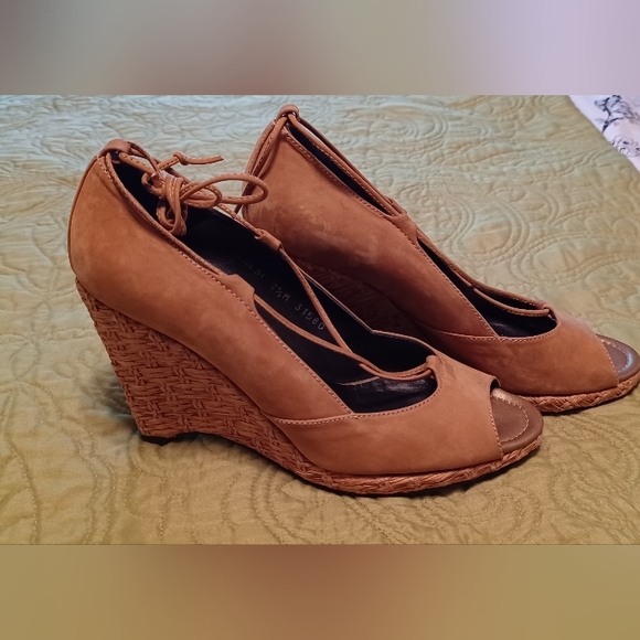 Donald Pliner Couture MANA Suede Leather Wedge Shoe New Peep Toe Platform 7.5 - Picture 2 of 9